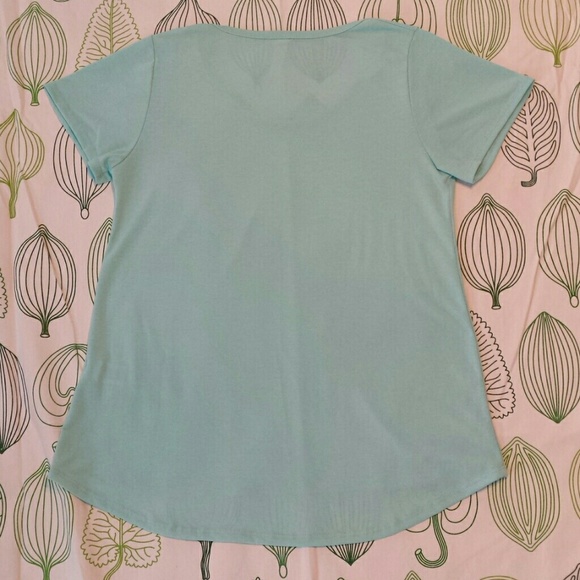 LuLaRoe Classic Tee XS - Picture 2 of 3